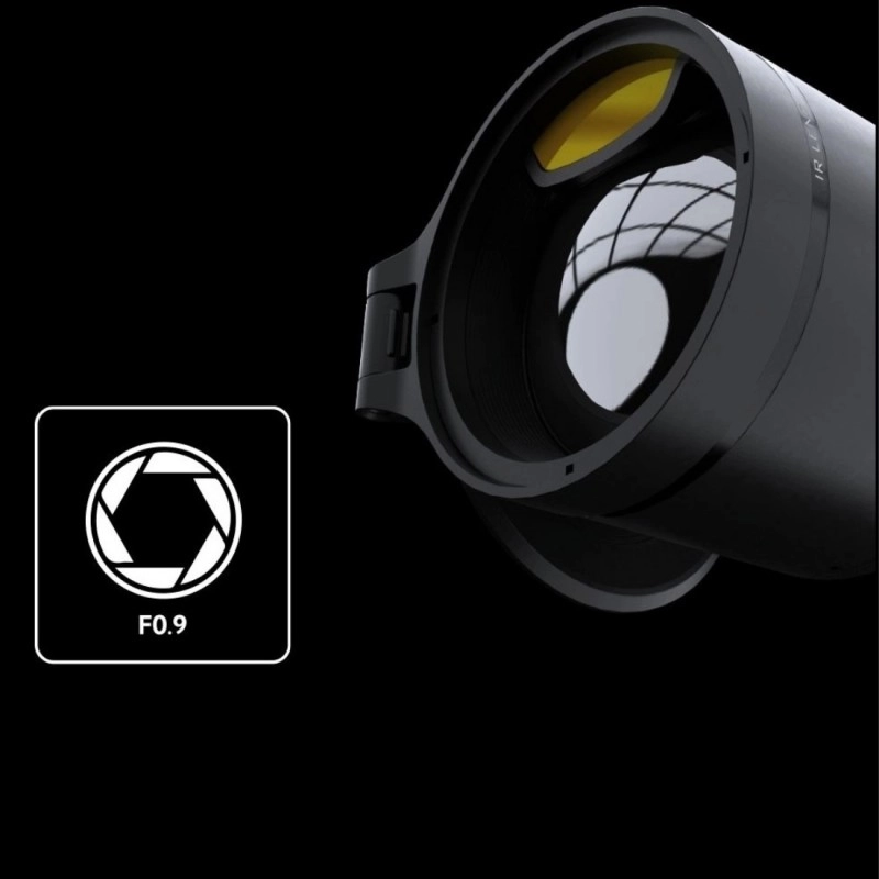 Myśliwy z lunetą termowizyjną